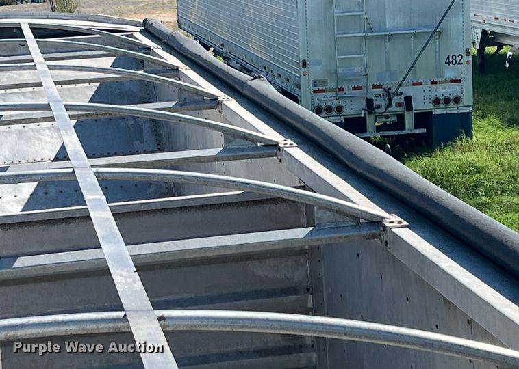 image for item DS2445 1999 Merritt P4329X  grain trailer