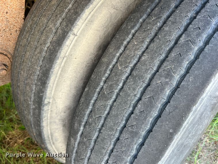 image for item DS2445 1999 Merritt P4329X  grain trailer