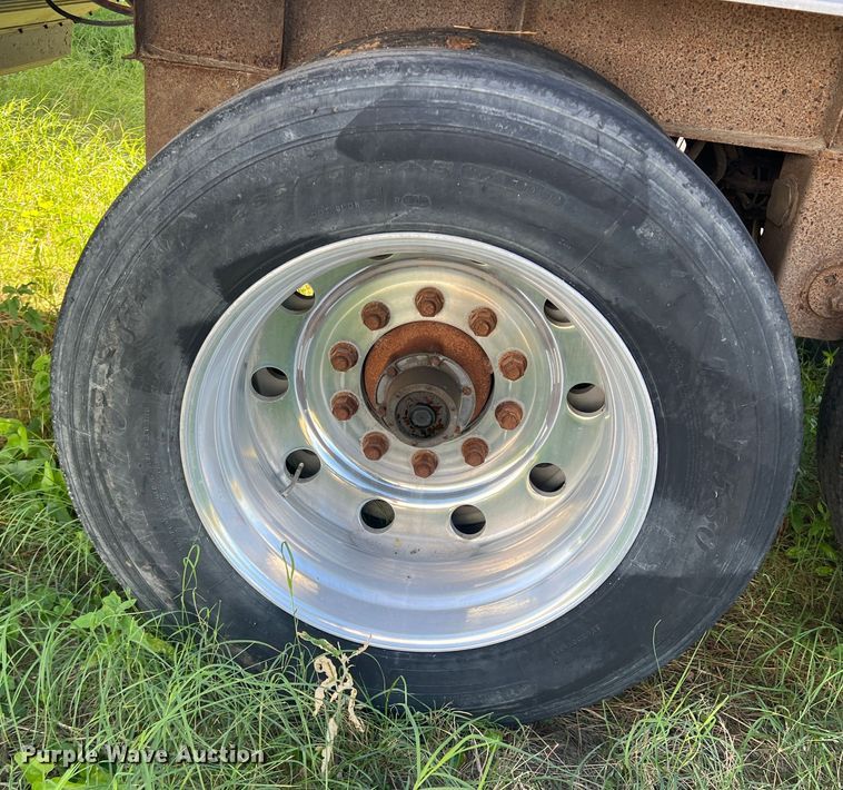 image for item DS2445 1999 Merritt P4329X  grain trailer