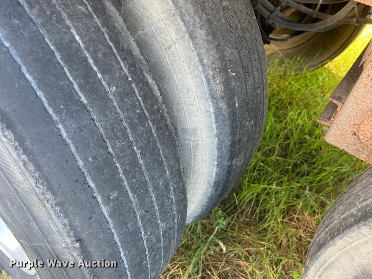 image for item DS2445 1999 Merritt P4329X  grain trailer