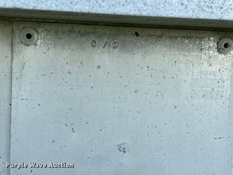 image for item DS2445 1999 Merritt P4329X  grain trailer