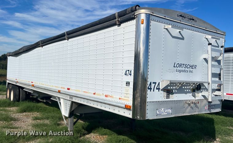 image for item DS2452 2001 Wilson DWH-400  grain trailer