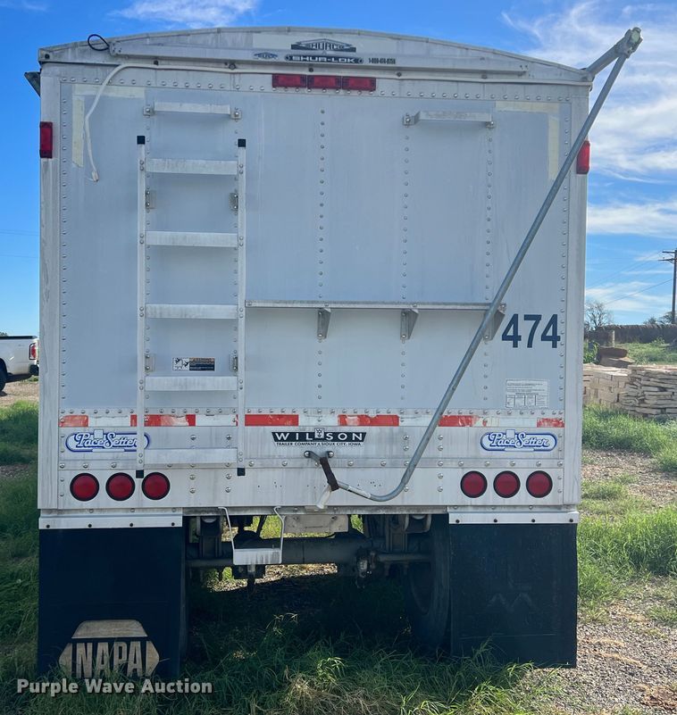 image for item DS2452 2001 Wilson DWH-400  grain trailer