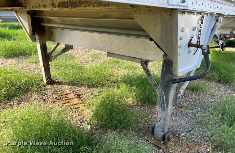 image for item DS2452 2001 Wilson DWH-400  grain trailer