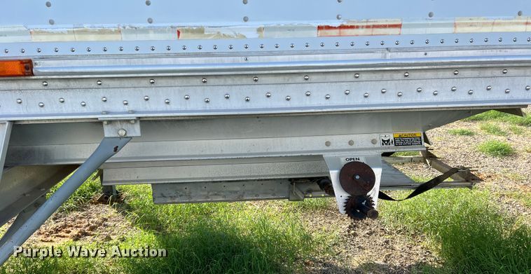 image for item DS2452 2001 Wilson DWH-400  grain trailer