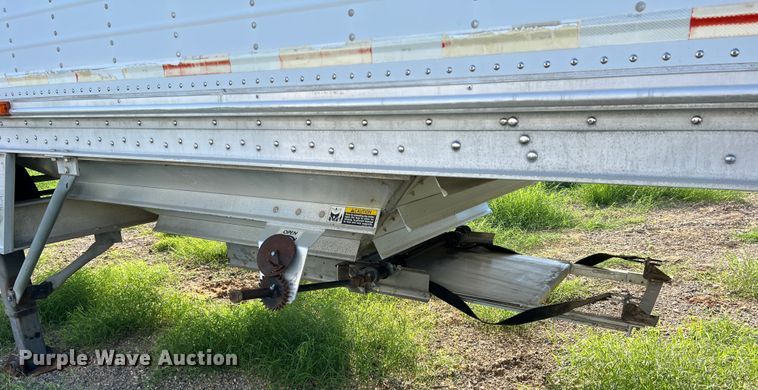 image for item DS2452 2001 Wilson DWH-400  grain trailer