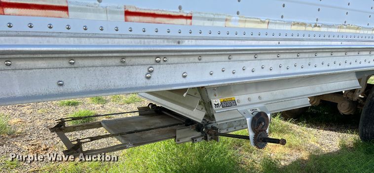 image for item DS2452 2001 Wilson DWH-400  grain trailer