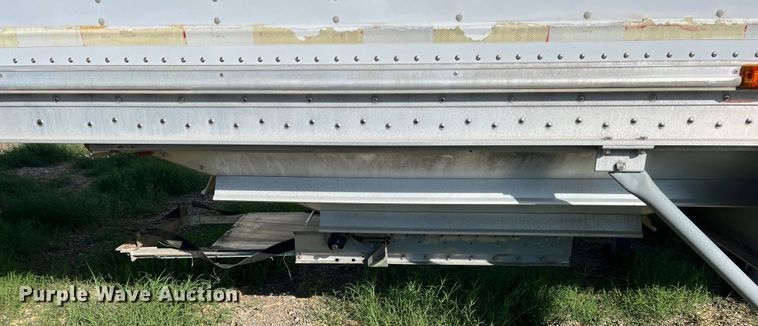 image for item DS2452 2001 Wilson DWH-400  grain trailer