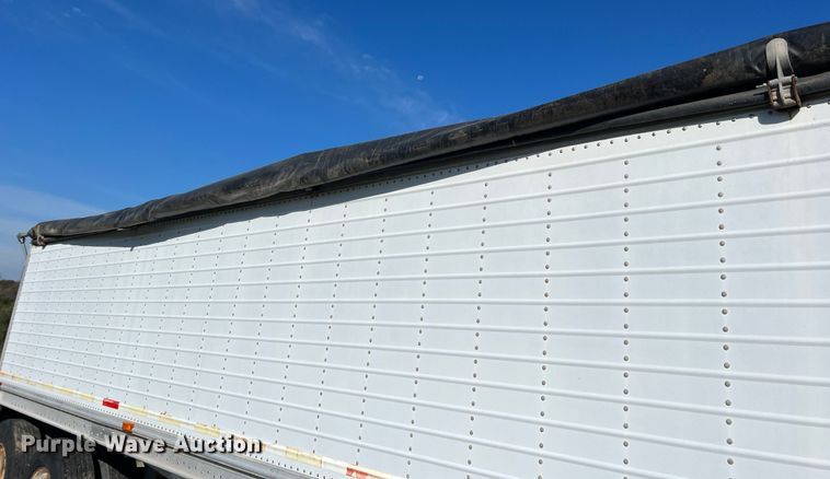 image for item DS2452 2001 Wilson DWH-400  grain trailer