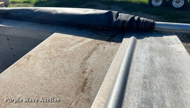 image for item DS2452 2001 Wilson DWH-400  grain trailer