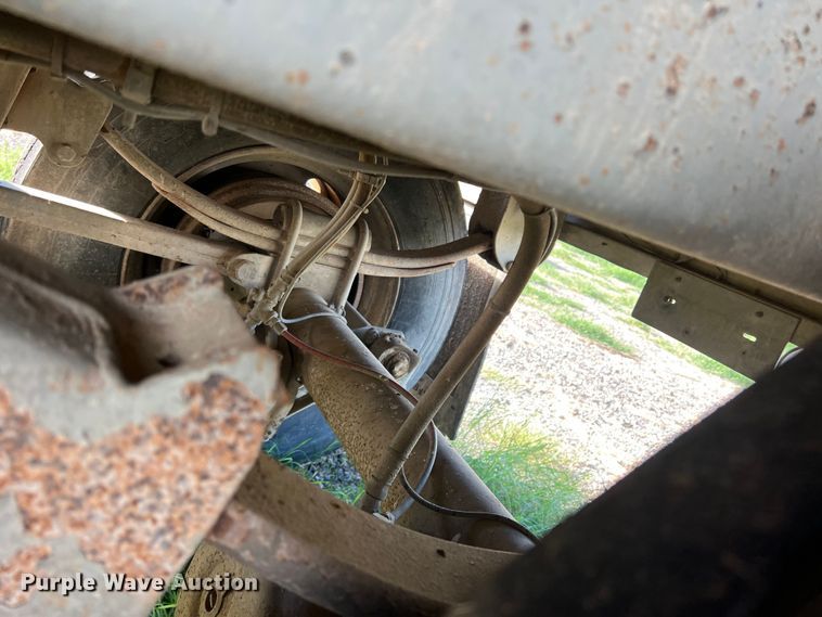 image for item DS2452 2001 Wilson DWH-400  grain trailer