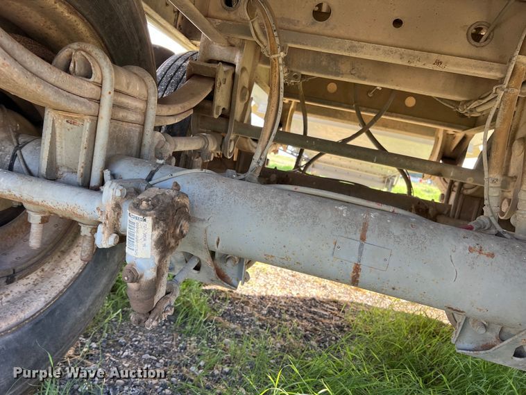 image for item DS2452 2001 Wilson DWH-400  grain trailer