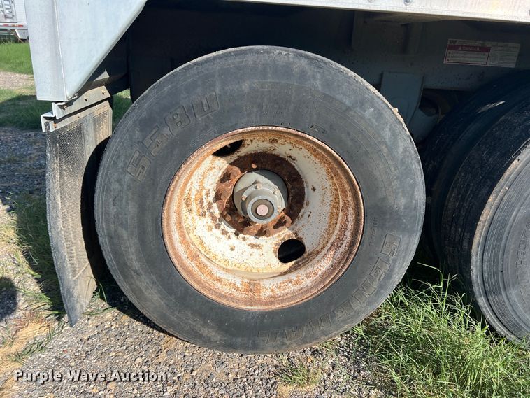 image for item DS2452 2001 Wilson DWH-400  grain trailer