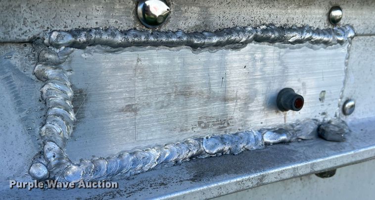 image for item DS2452 2001 Wilson DWH-400  grain trailer