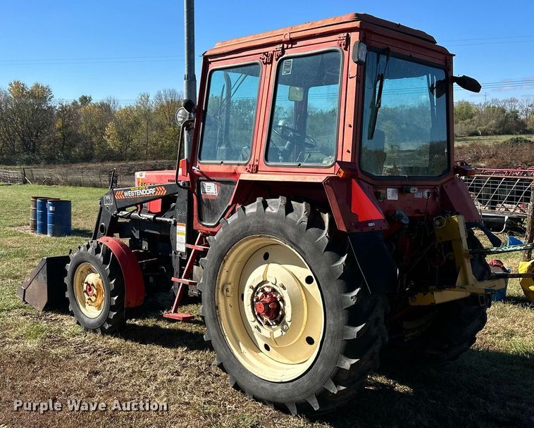 image for item DW2905 Belarus 825  MFWD tractor