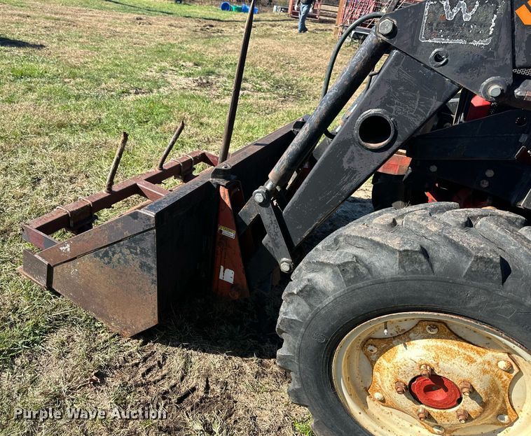 image for item DW2905 Belarus 825  MFWD tractor