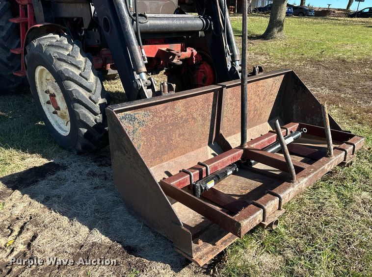 image for item DW2905 Belarus 825  MFWD tractor