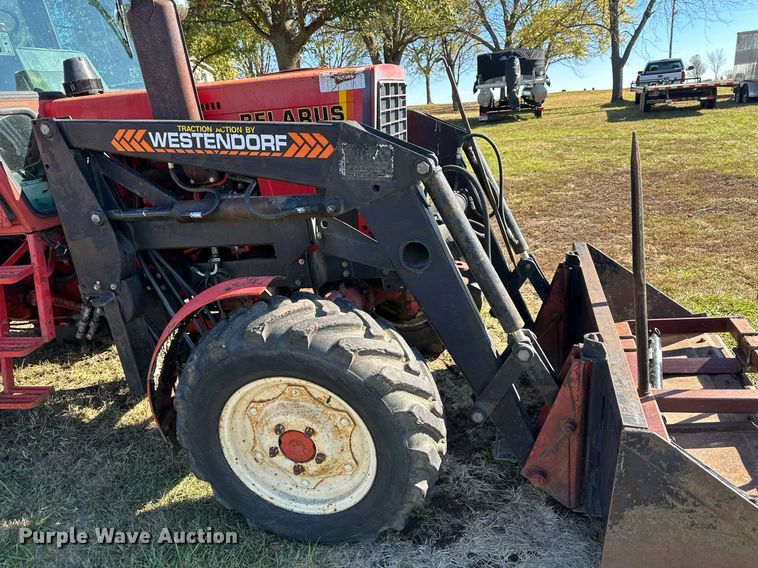 image for item DW2905 Belarus 825  MFWD tractor
