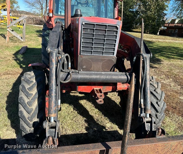 image for item DW2905 Belarus 825  MFWD tractor