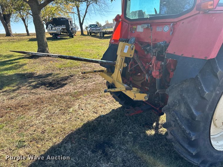 image for item DW2905 Belarus 825  MFWD tractor