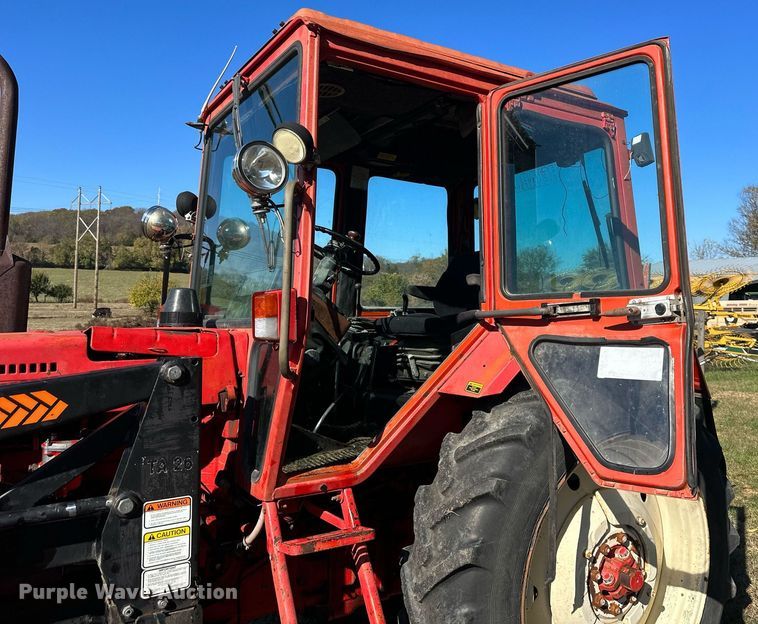 image for item DW2905 Belarus 825  MFWD tractor