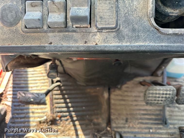 image for item DW2905 Belarus 825  MFWD tractor