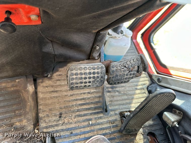 image for item DW2905 Belarus 825  MFWD tractor