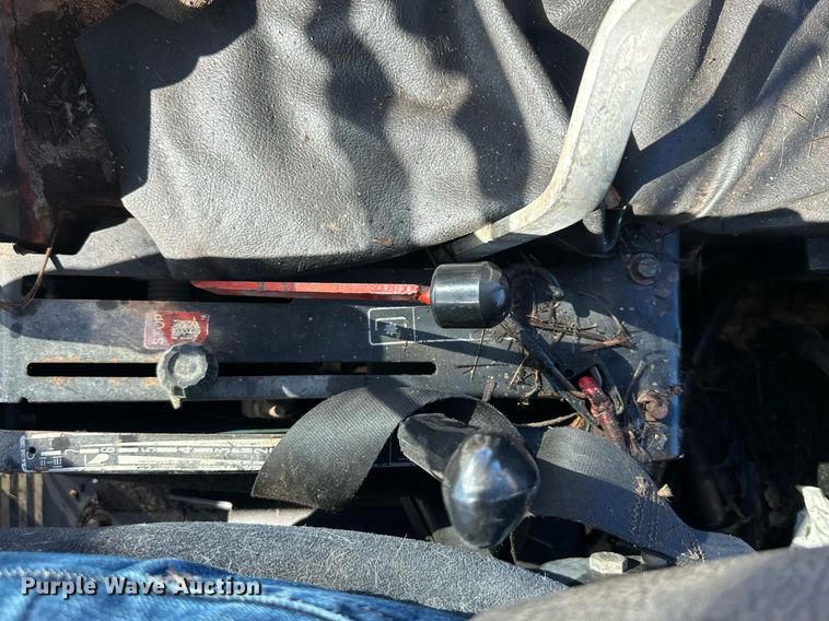 image for item DW2905 Belarus 825  MFWD tractor