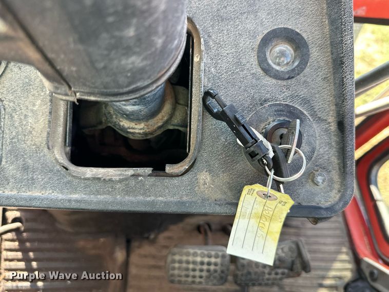 image for item DW2905 Belarus 825  MFWD tractor