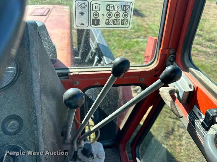 image for item DW2905 Belarus 825  MFWD tractor