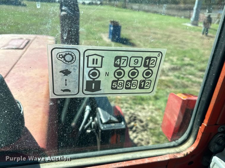 image for item DW2905 Belarus 825  MFWD tractor