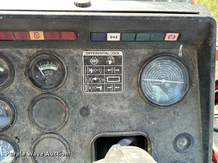 image for item DW2905 Belarus 825  MFWD tractor