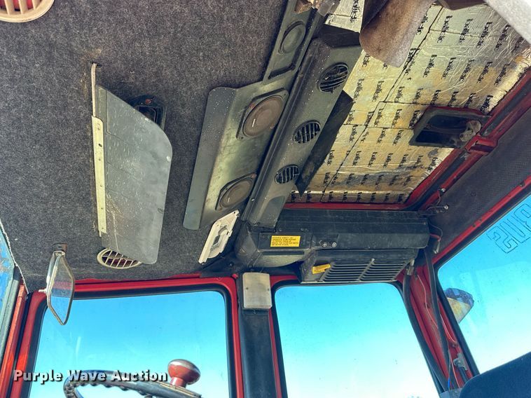 image for item DW2905 Belarus 825  MFWD tractor