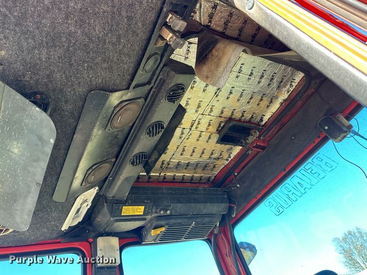 image for item DW2905 Belarus 825  MFWD tractor