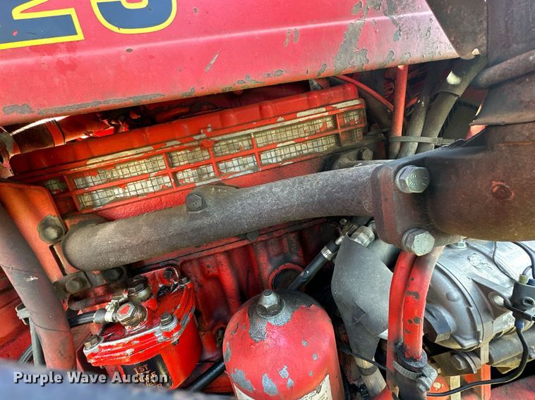 image for item DW2905 Belarus 825  MFWD tractor