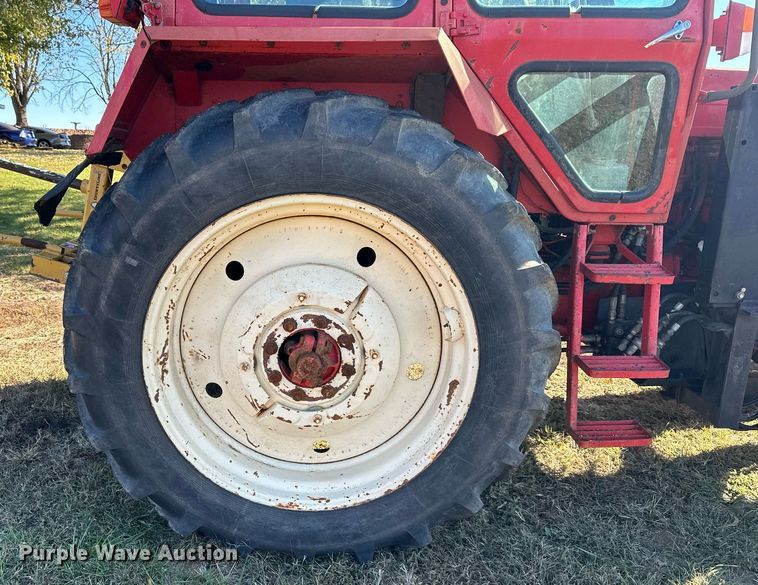 image for item DW2905 Belarus 825  MFWD tractor