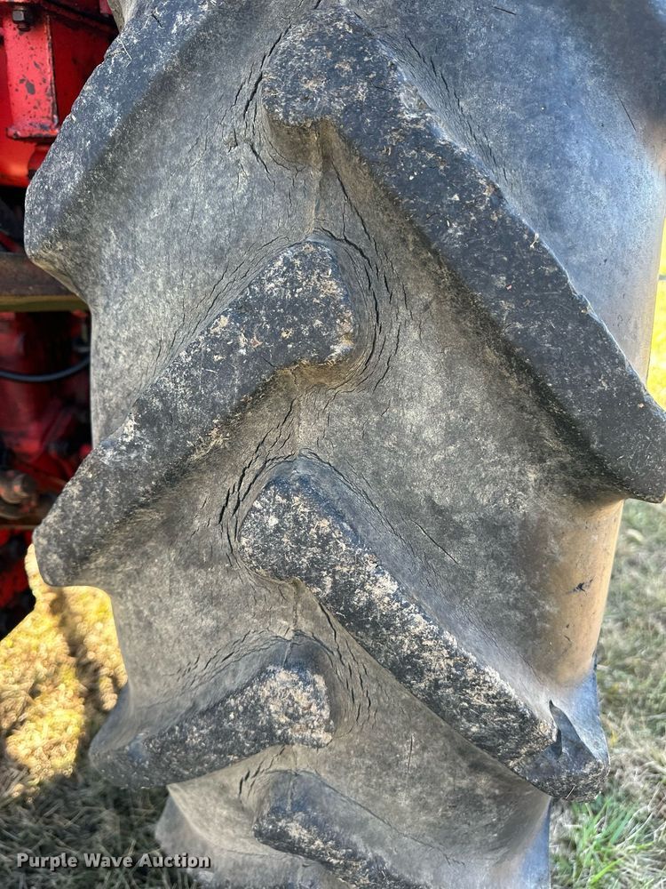 image for item DW2905 Belarus 825  MFWD tractor