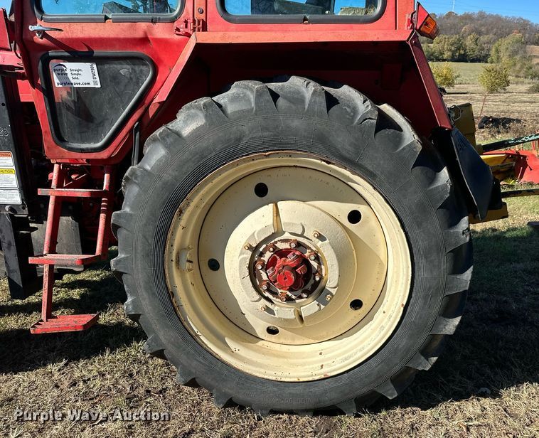 image for item DW2905 Belarus 825  MFWD tractor