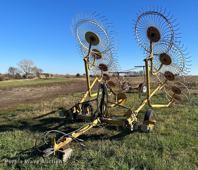 image for item DW2907 Vermeer WR-22  hay rake