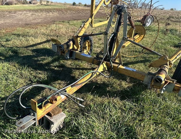 image for item DW2907 Vermeer WR-22  hay rake