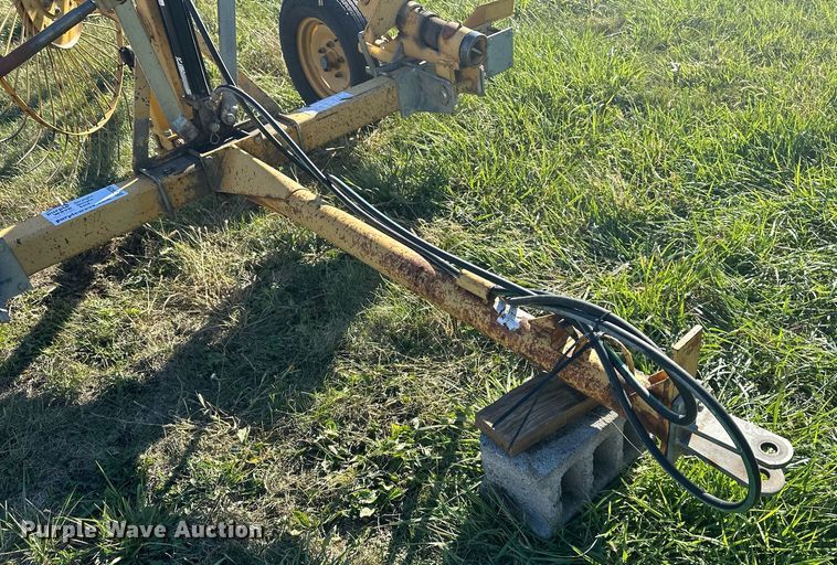 image for item DW2907 Vermeer WR-22  hay rake