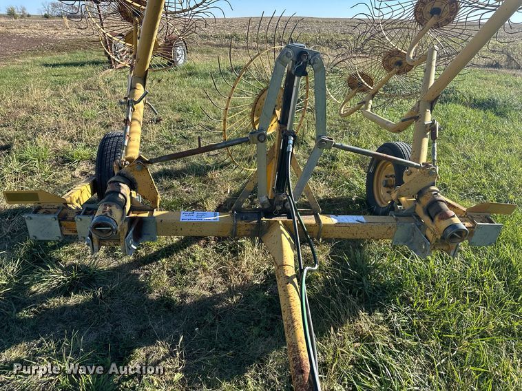 image for item DW2907 Vermeer WR-22  hay rake
