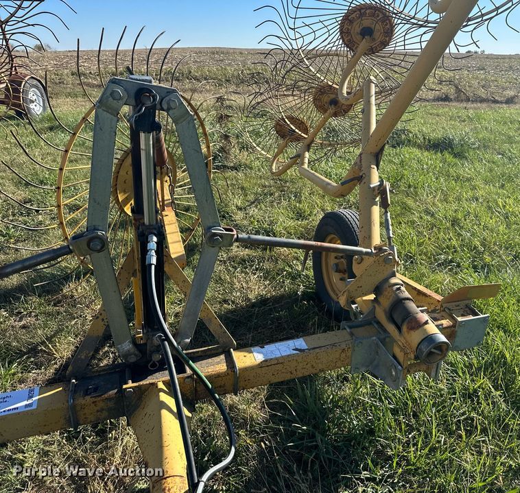 image for item DW2907 Vermeer WR-22  hay rake