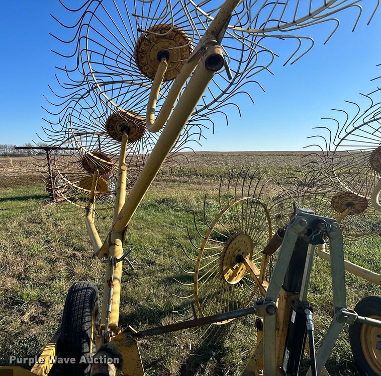 image for item DW2907 Vermeer WR-22  hay rake