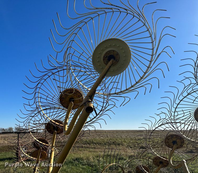 image for item DW2907 Vermeer WR-22  hay rake