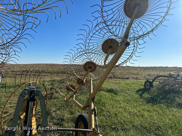 image for item DW2907 Vermeer WR-22  hay rake