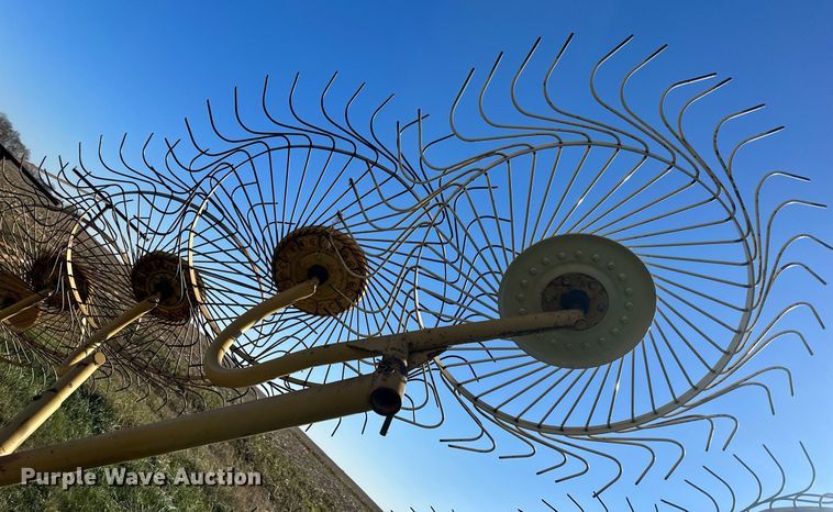 image for item DW2907 Vermeer WR-22  hay rake