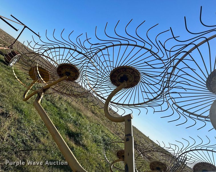 image for item DW2907 Vermeer WR-22  hay rake