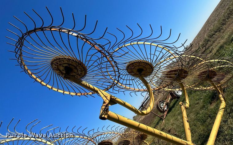 image for item DW2907 Vermeer WR-22  hay rake