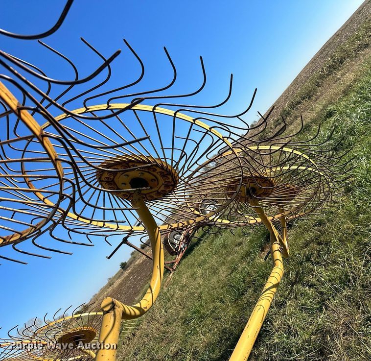 image for item DW2907 Vermeer WR-22  hay rake